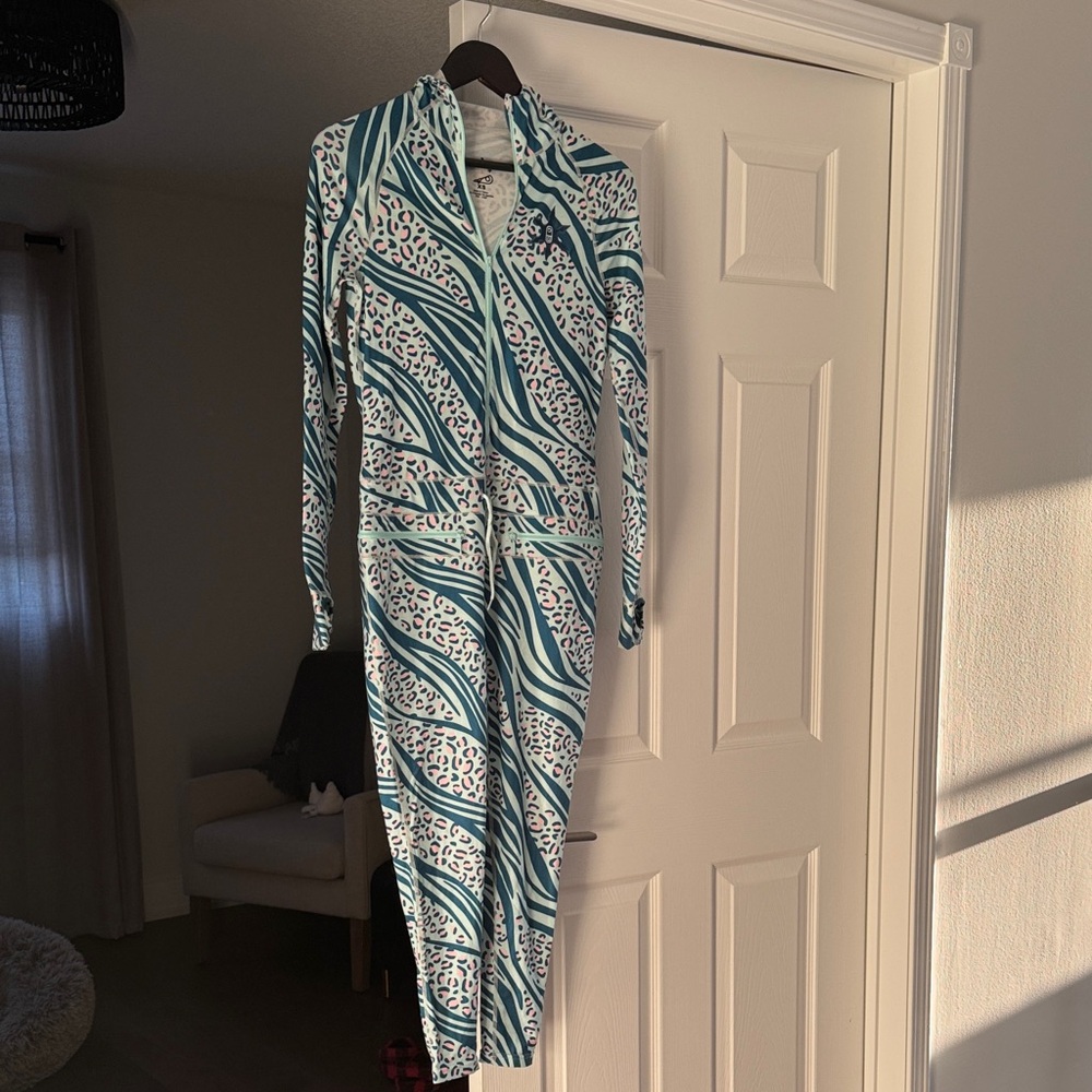 AirBlaster Women’s ninja classic suit, size XS.